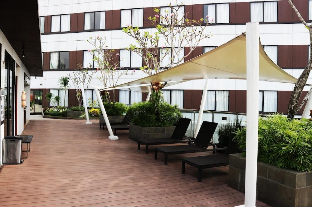 Santika Premiere Bintaro Hotel Serpong Kültér fotó