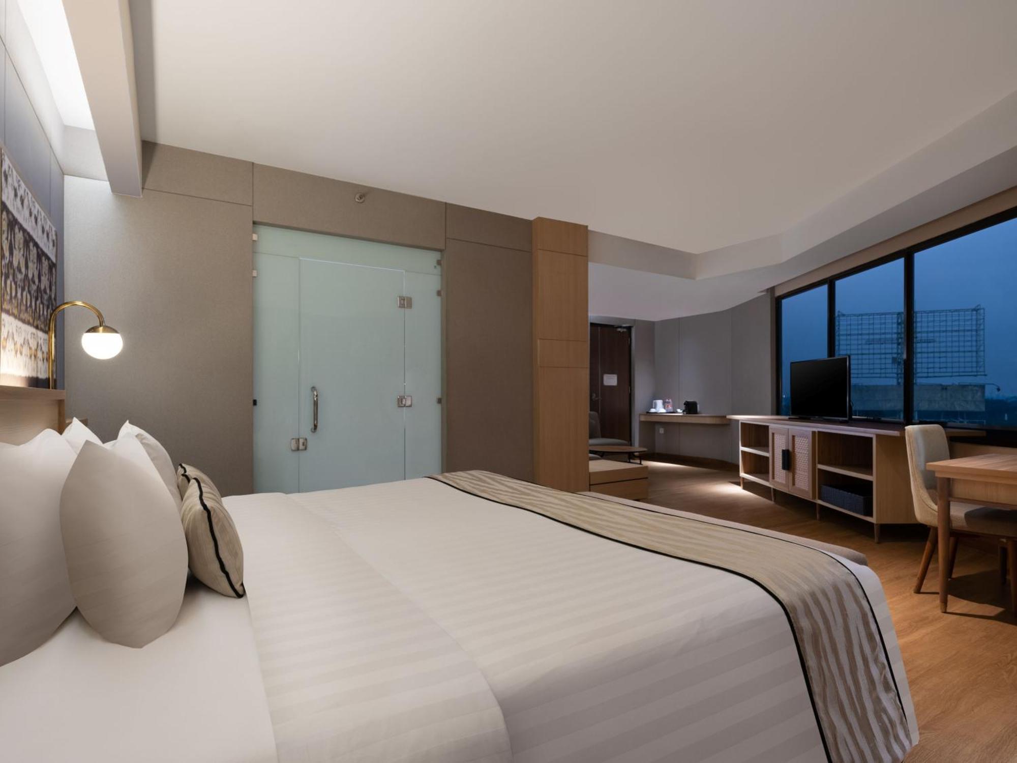 Santika Premiere Bintaro Hotel Serpong Kültér fotó