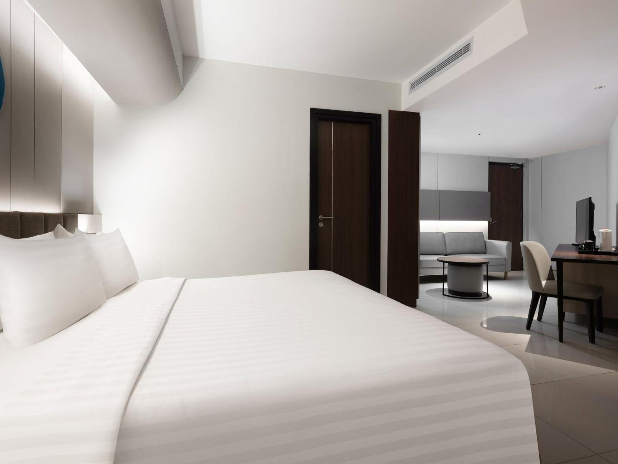 Santika Premiere Bintaro Hotel Serpong Kültér fotó